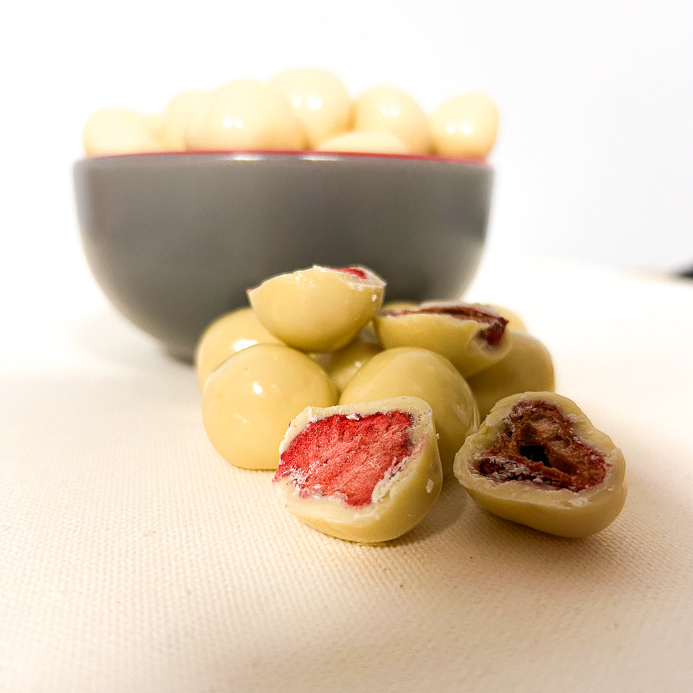 Kasede Beyaz Çikolatalı Çilekli Draje | Ben Gurme