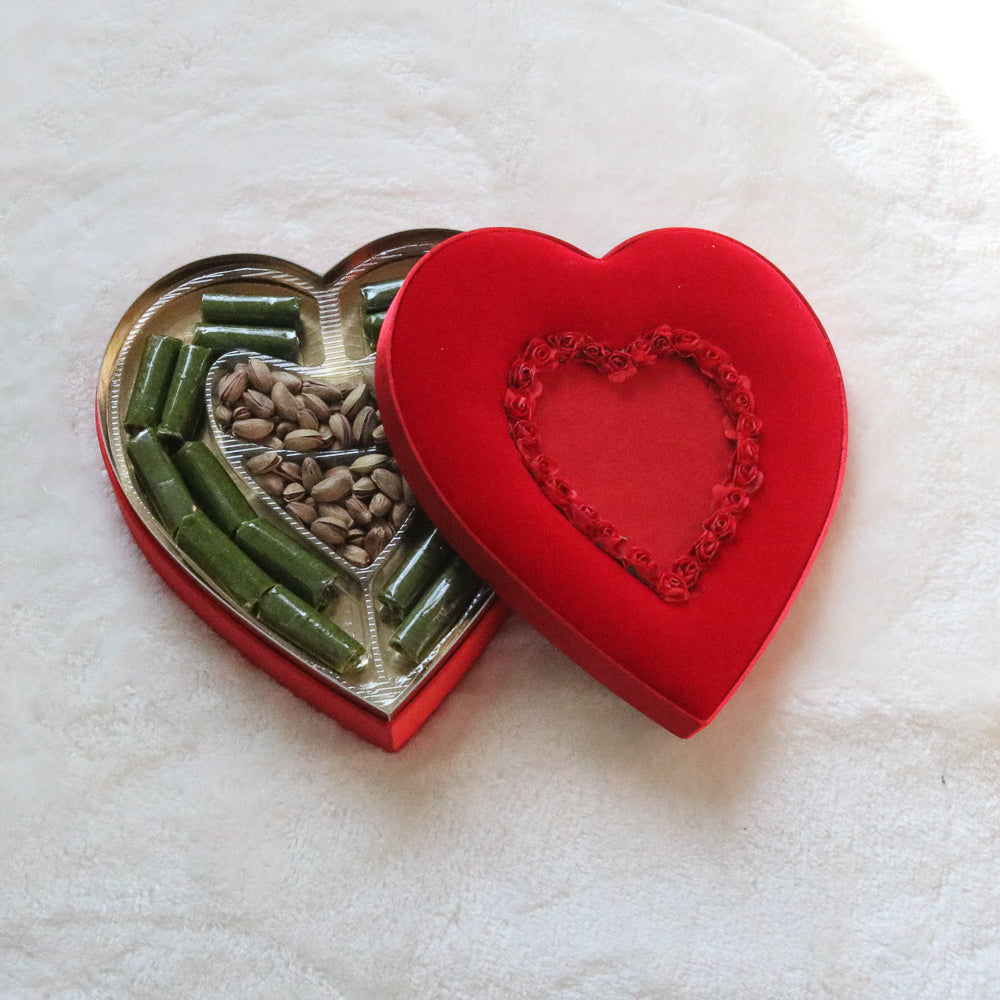 Kadife Kalpli Kutuda Fıstık Ezmesi ve Fıstık | Ben Gurme