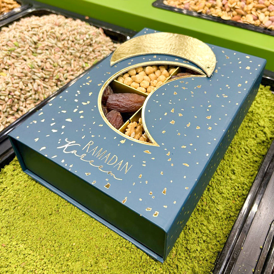 Ramazan Hediye Kutusu ve içindeki fındık, ceviz, hurma