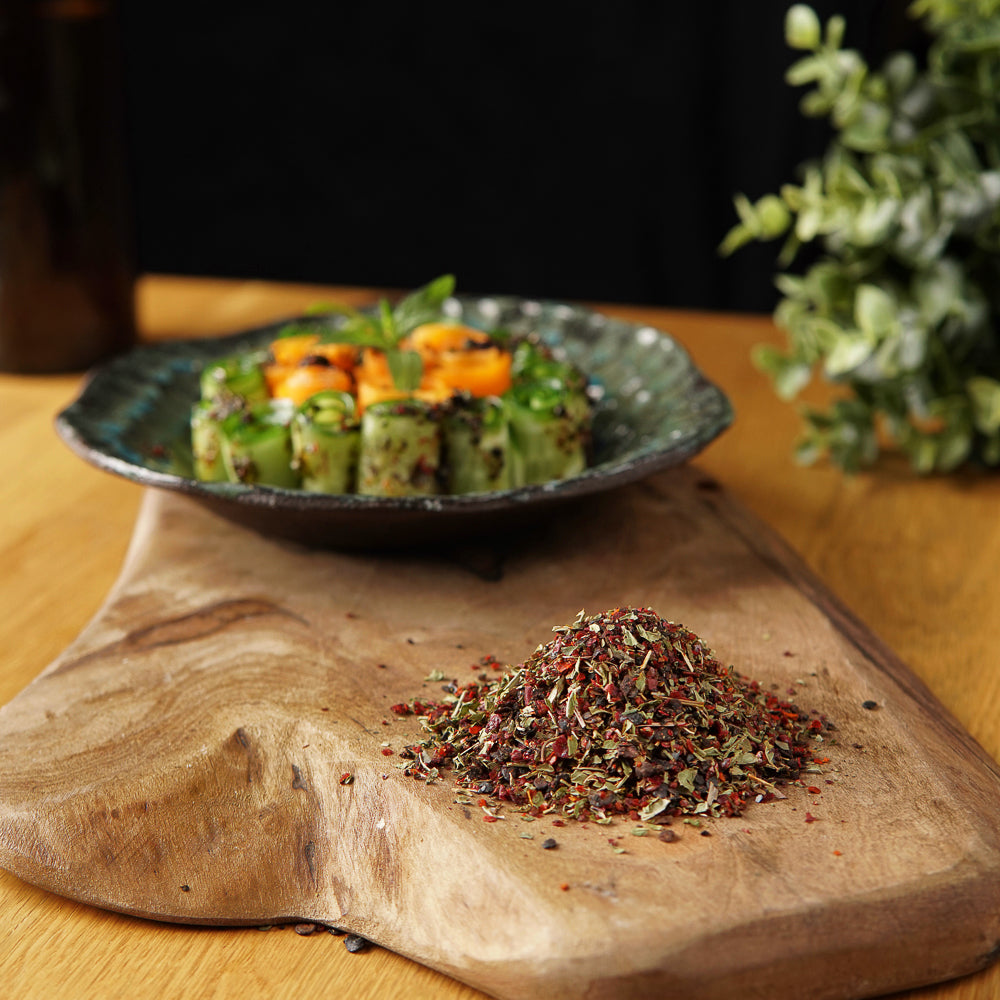 Kuru biber baharat karışımı, taze öğütülmüş, doğal ve yemeklere lezzet katan aromatik yapıya sahip.