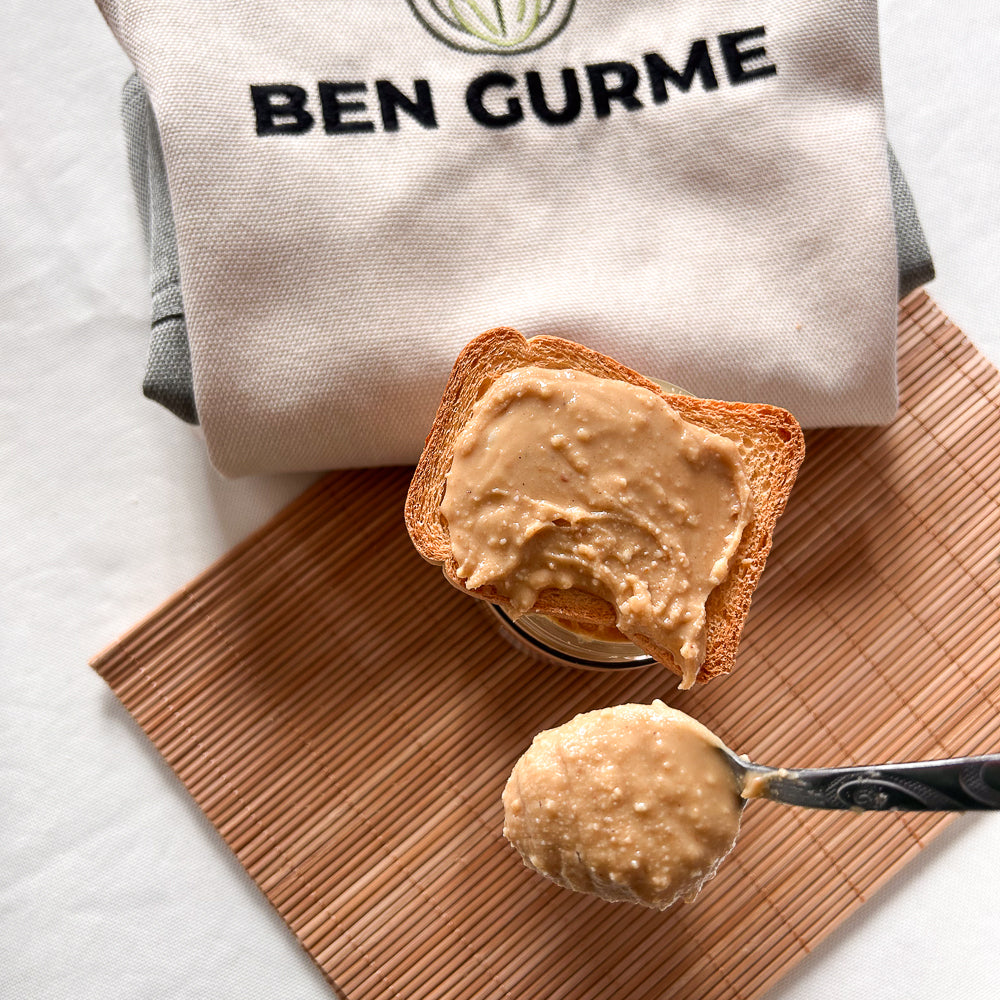 Şekersiz Yer Fıstığı Ezmesi Ekmeğe Sürülmüş | Ben Gurme