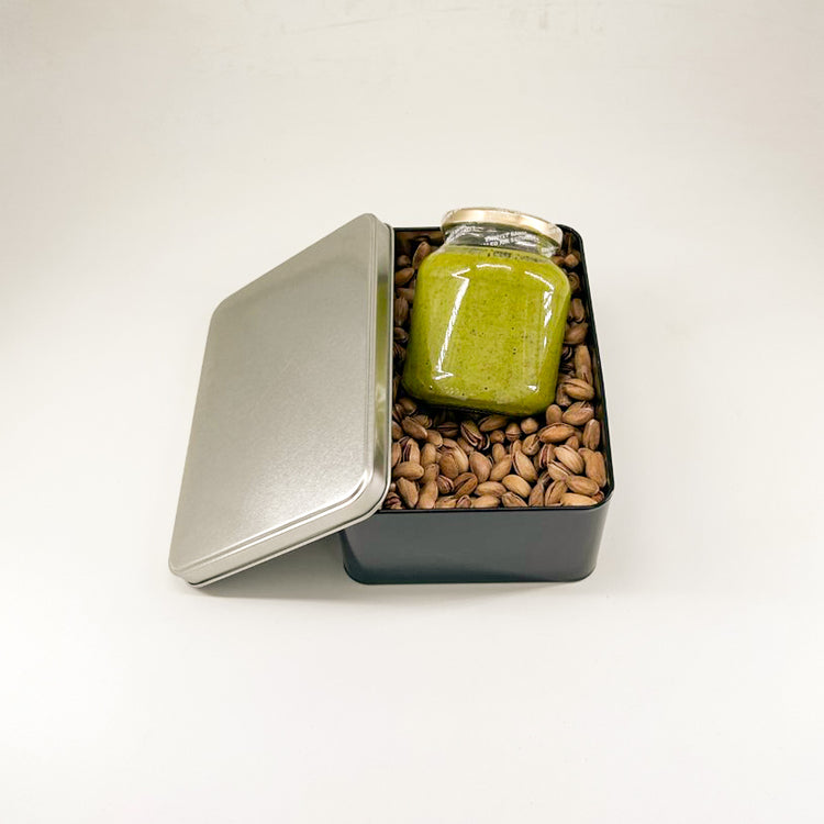 Metal Kutuda Fıstık ve Fıstık Ezmesi